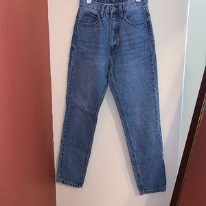 Medium wash J.Galt  mom jeans